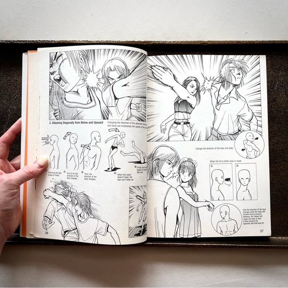 BOOK • “How to Draw Manga: Illustrating Battles” • - Picture 6 of 11